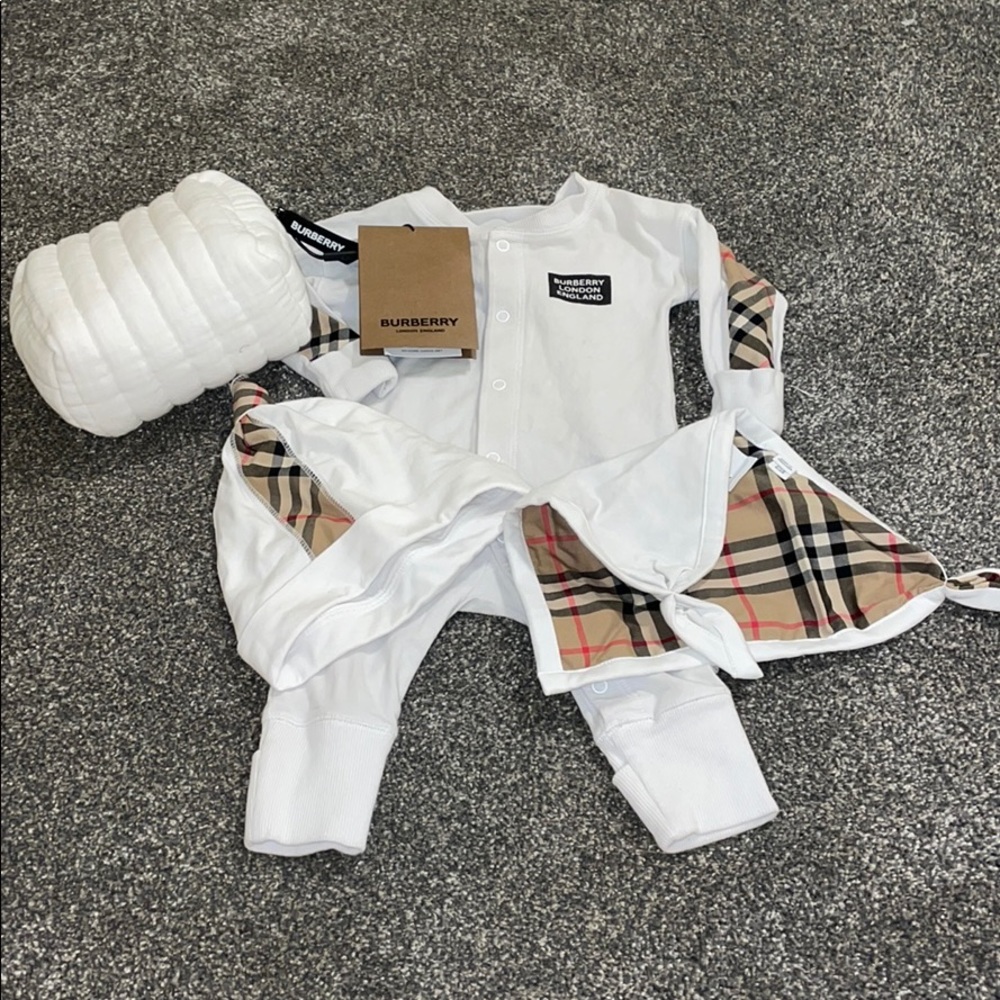 Burberry Infant 3pc Set